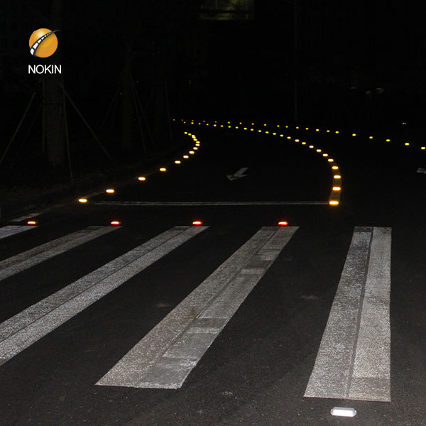 On which part of a motorway are amber reflective studs found 